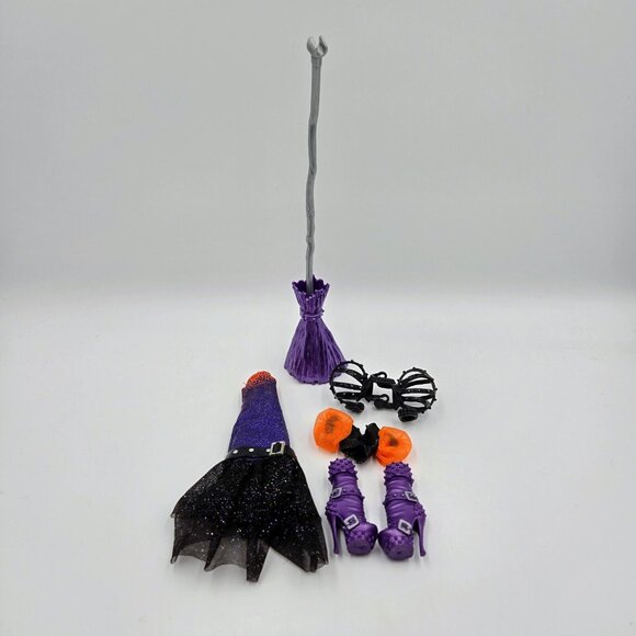 Monster High Casta Fierce Doll Accessories Broom Boots Dress Top Mattel Read - Picture 2 of 13